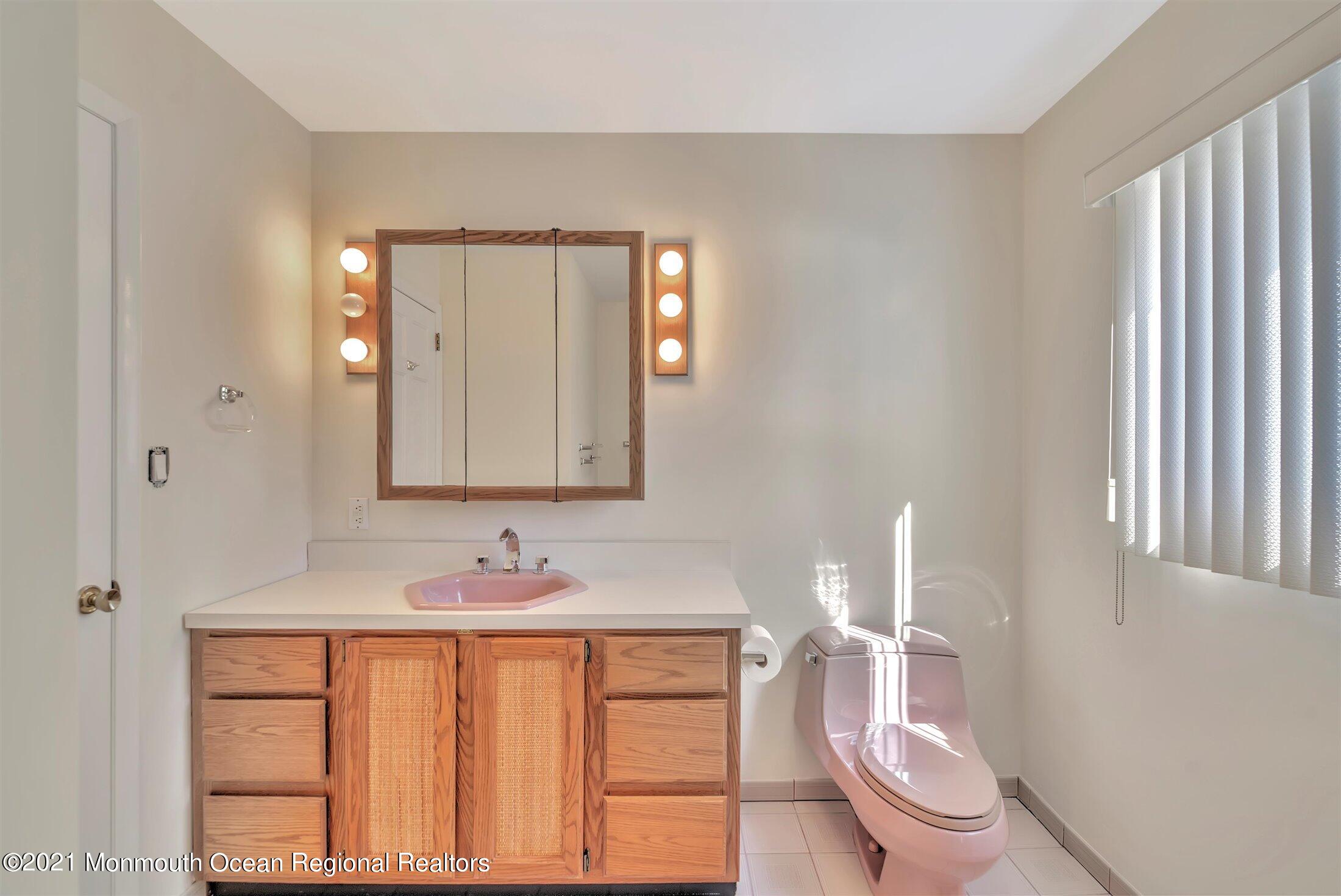 4 Newcastle Road Freehold, NJ 07728 - Photo 22 of 33 56-INLAW SUITE BATHROOM