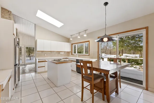 $950,000 | 5 Old Wagon Road, Stamford, CT 06903