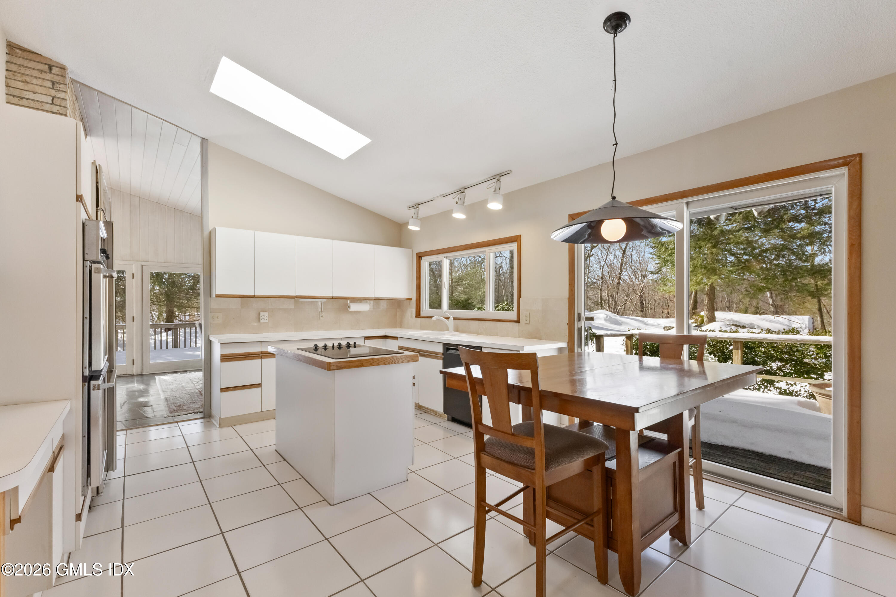 5 Old Wagon Road Stamford, CT 06903 - Photo 14 of 38 30