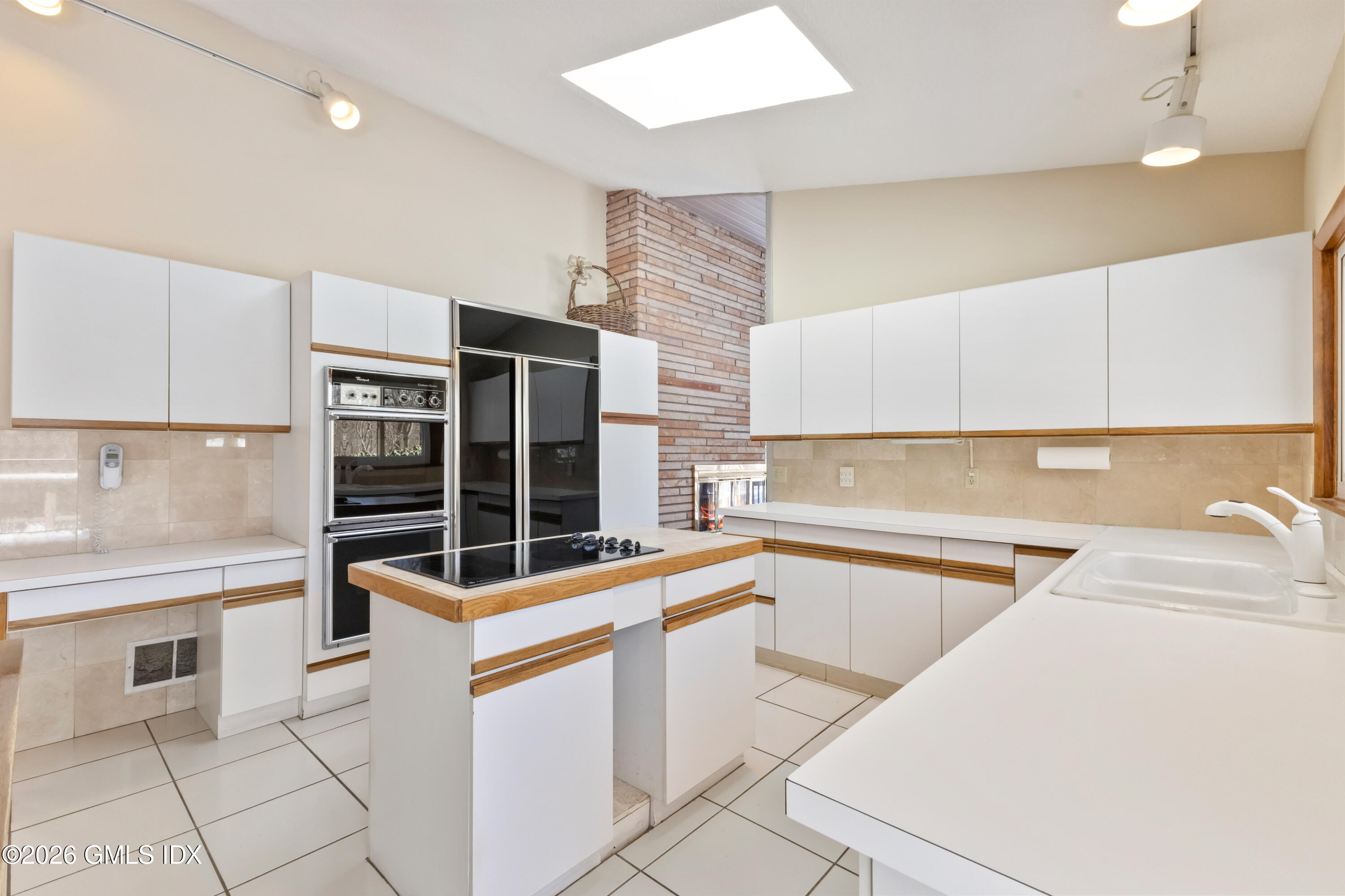 5 Old Wagon Road Stamford, CT 06903 - Photo 15 of 38 32