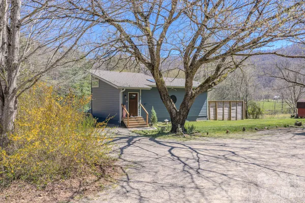 $737,000 | 3 Taproot Trail, Barnardsville, NC 28709