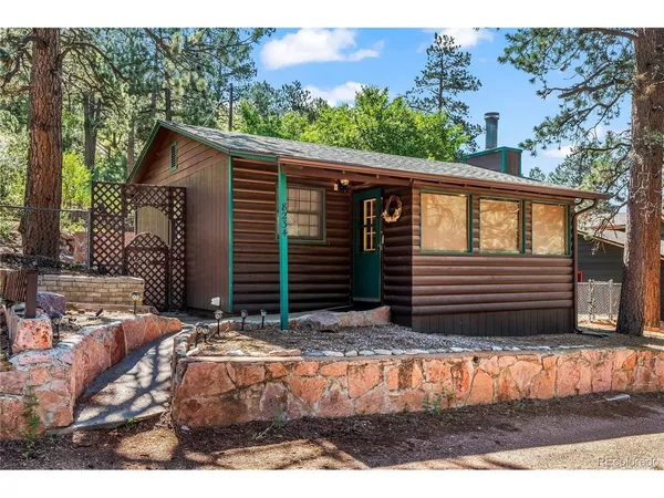 a view of house with a yard