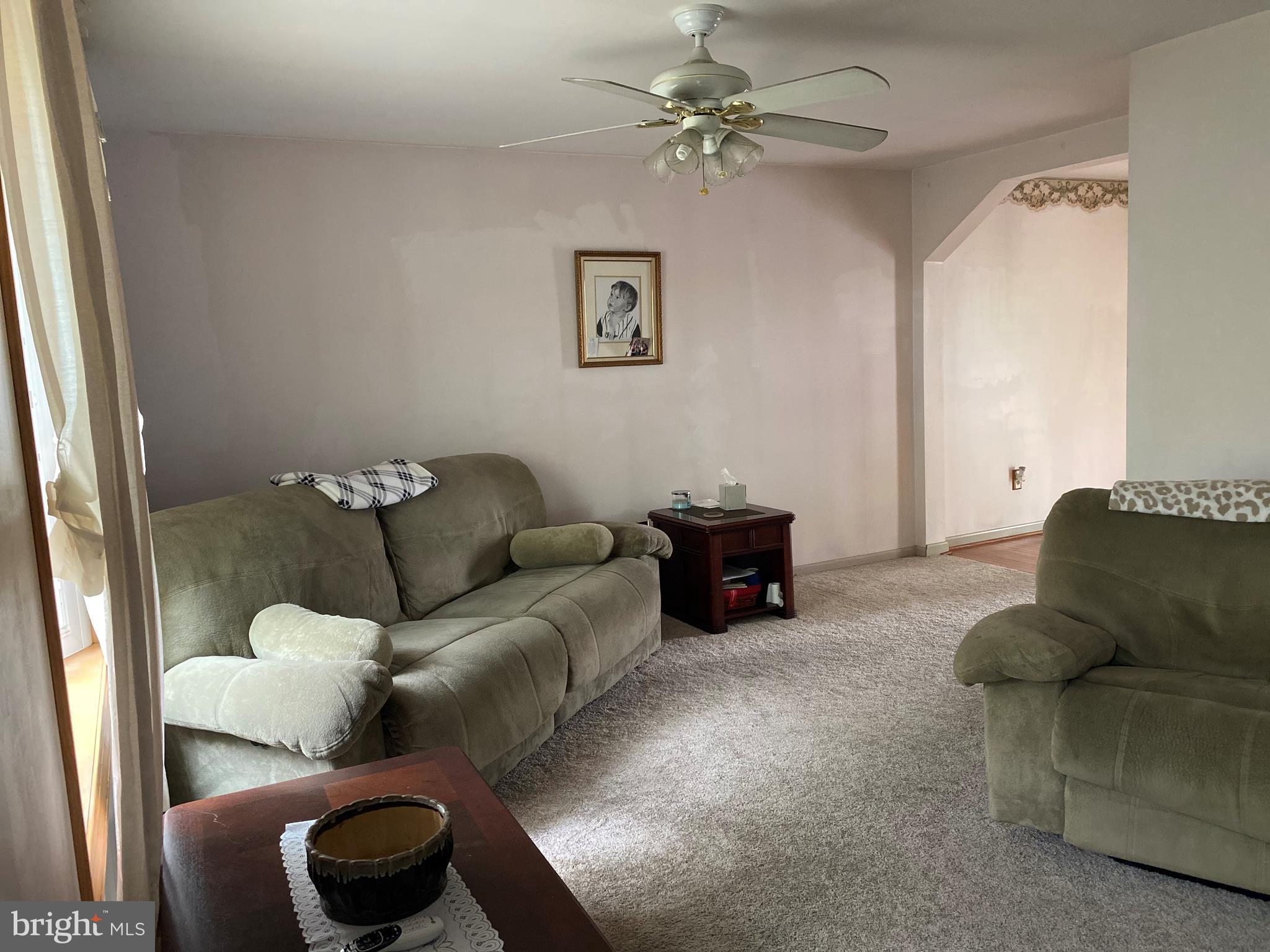 2028 Putnam Road Baltimore, MD 21227 - Photo 5 of 31 Living Room