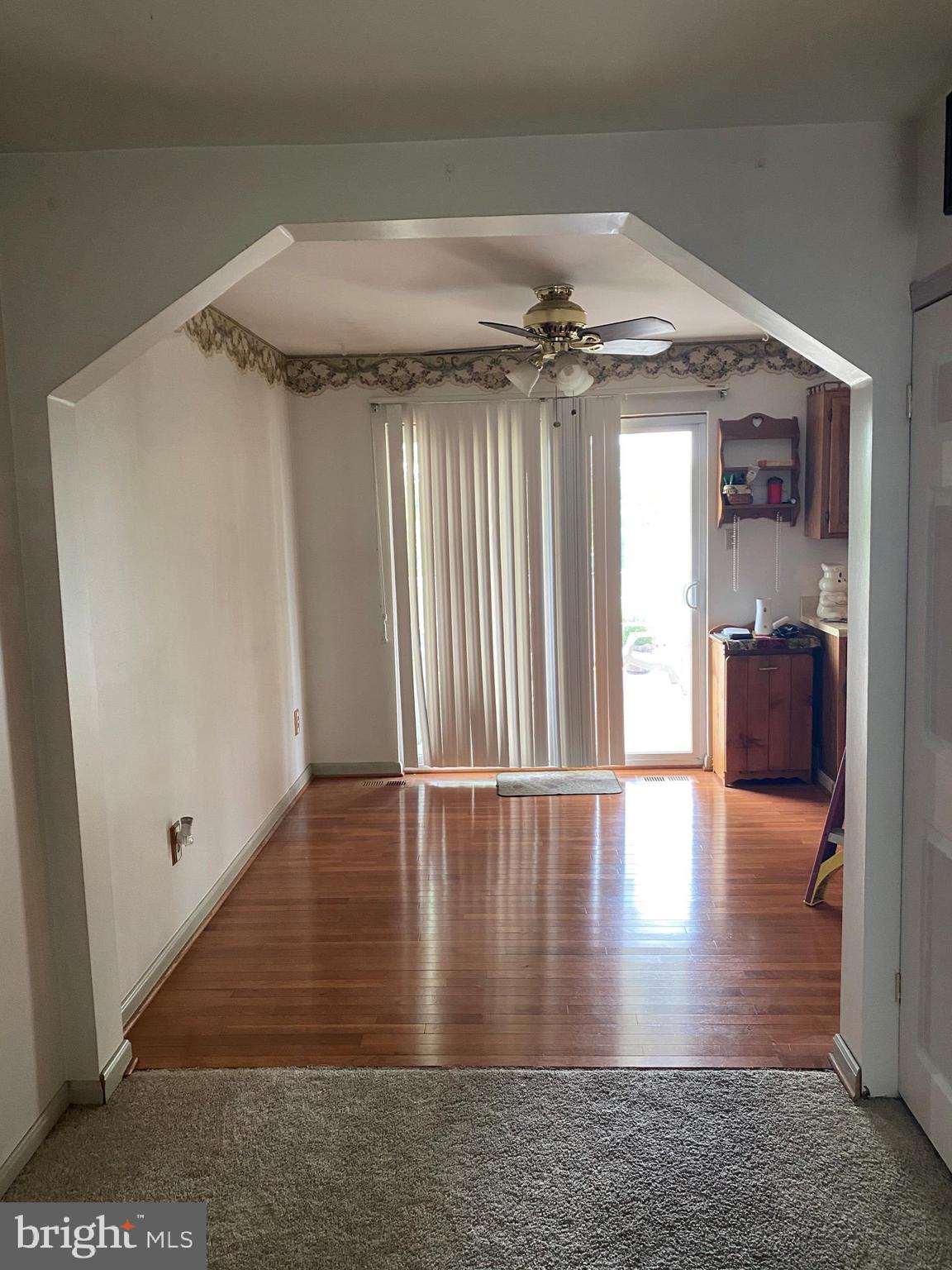 2028 Putnam Road Baltimore, MD 21227 - Photo 6 of 31 Dining Area