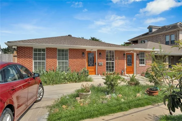 $407,000 | 4429 Lake Villa Drive, Metairie, LA 70002