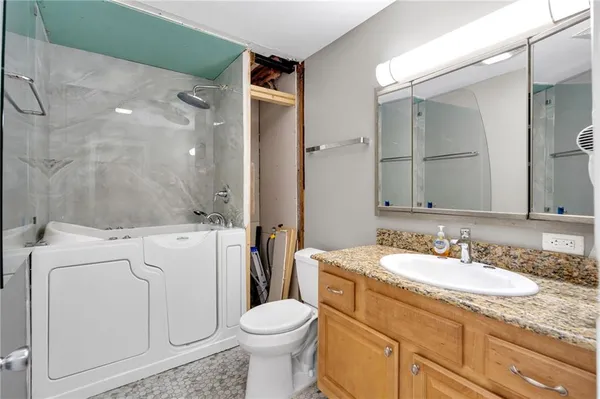 $407,000 | 4429 Lake Villa Drive, Metairie, LA 70002