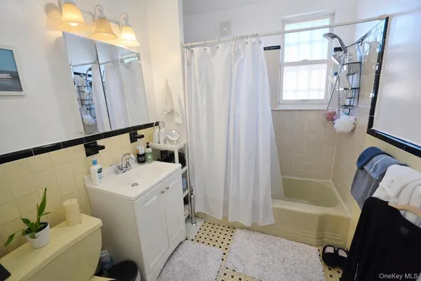 $1,299,000 | 35-03 24th Avenue | Astoria