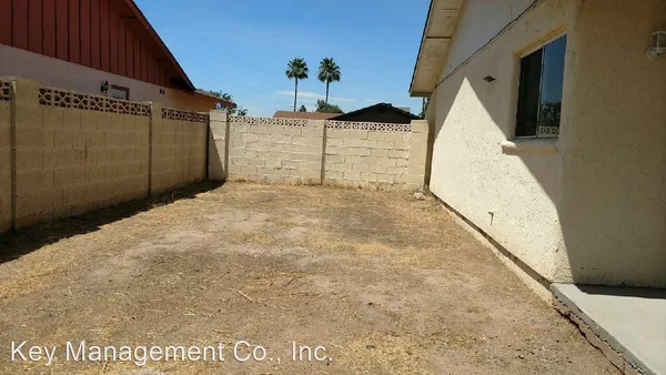 $1,695 | 5733 West Beck Lane, Glendale, AZ 85306