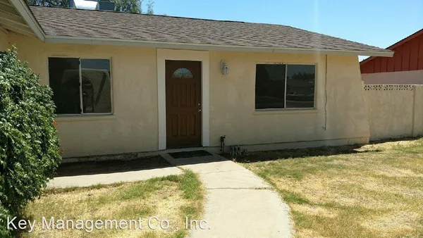 $1,695 | 5733 West Beck Lane, Glendale, AZ 85306