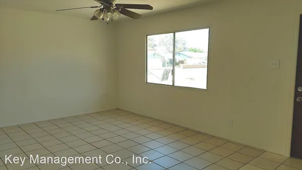 $1,695 | 5733 West Beck Lane, Glendale, AZ 85306