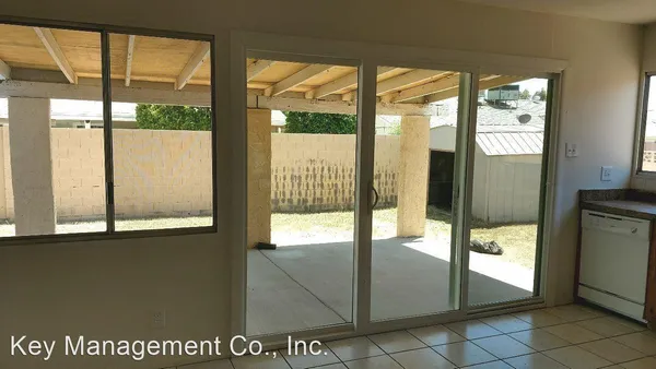 $1,695 | 5733 West Beck Lane, Glendale, AZ 85306