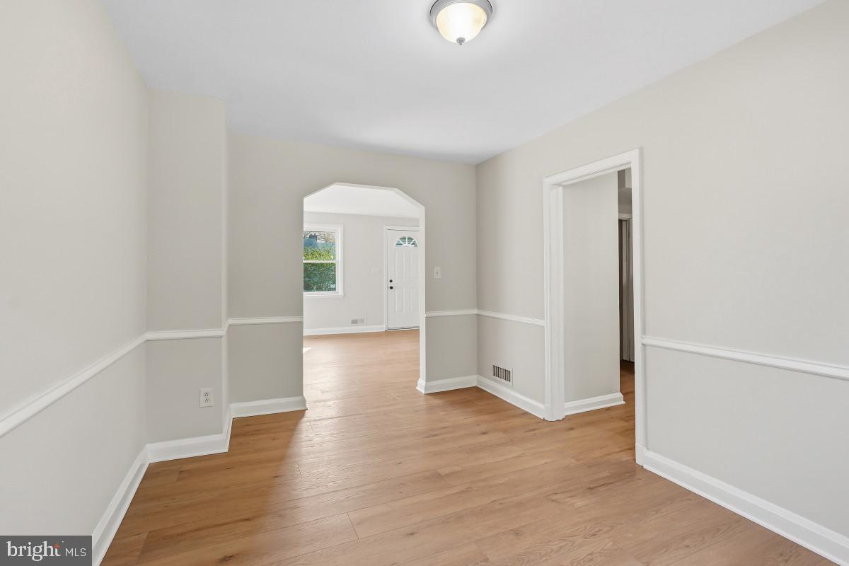 162 Cherrydell Road Baltimore, MD 21228 - Photo 7 of 31 Bright and airy entryway awaits you.
