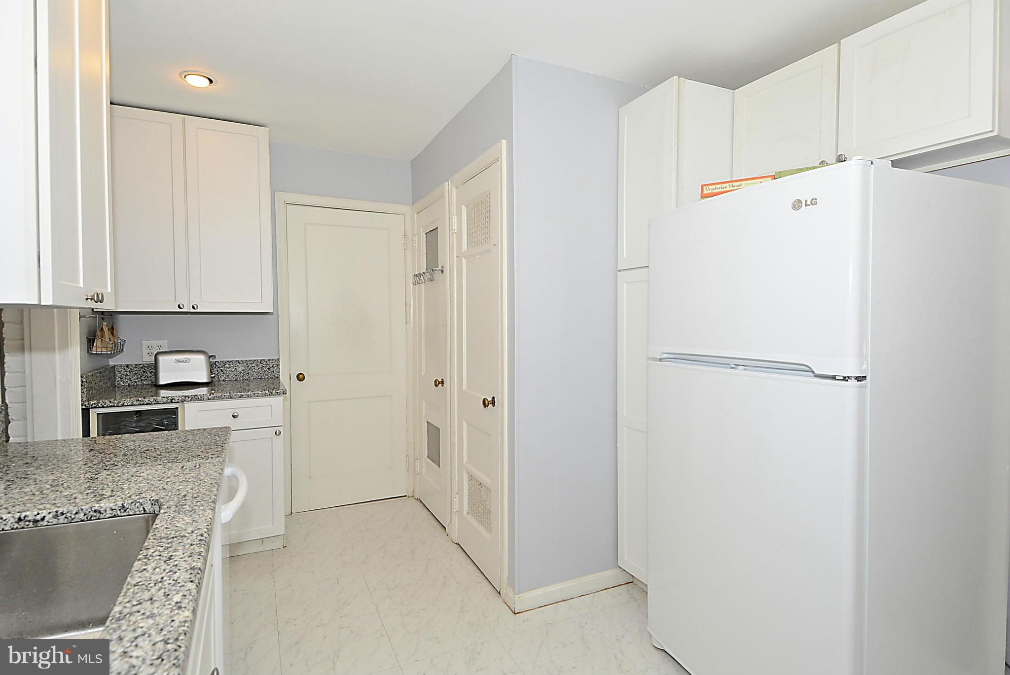7913 Fairfax Road Alexandria, VA 22308 - Photo 12 of 29 Kitchen