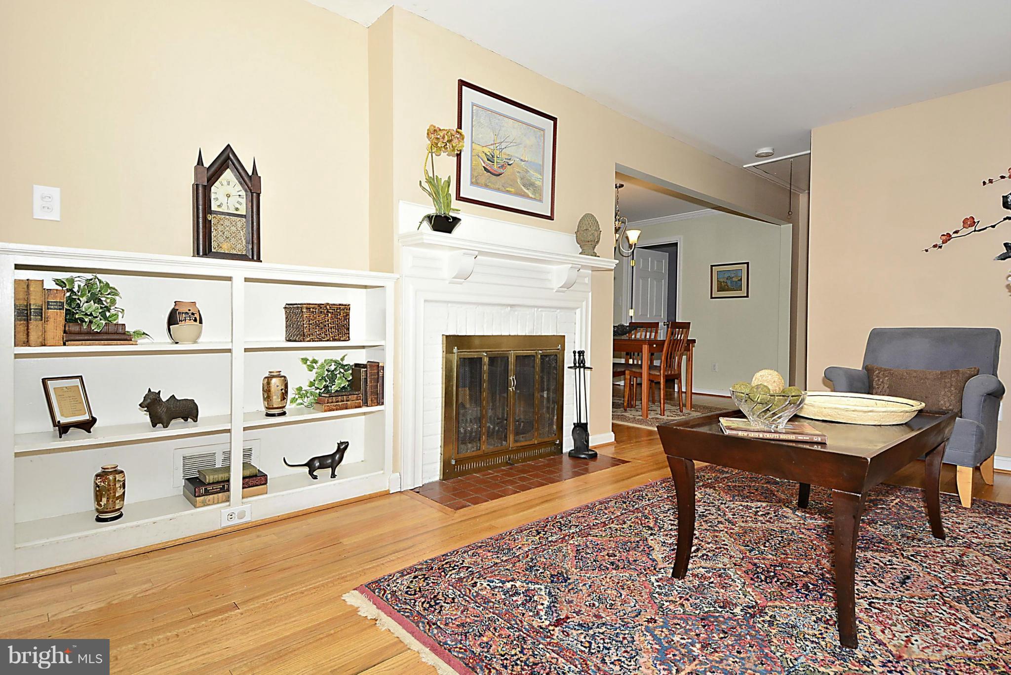 7913 Fairfax Road Alexandria, VA 22308 - Photo 6 of 29 Living Room