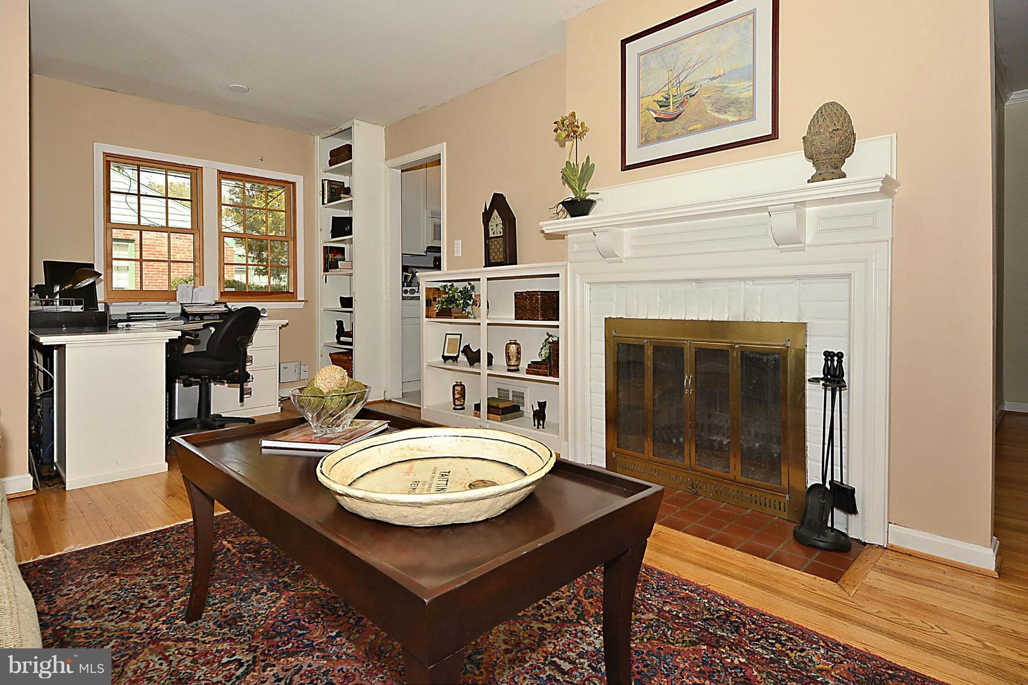 7913 Fairfax Road Alexandria, VA 22308 - Photo 7 of 29 Living Room