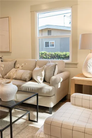 $999,999 | 4245 East 6th Street, Long Beach, CA 90814