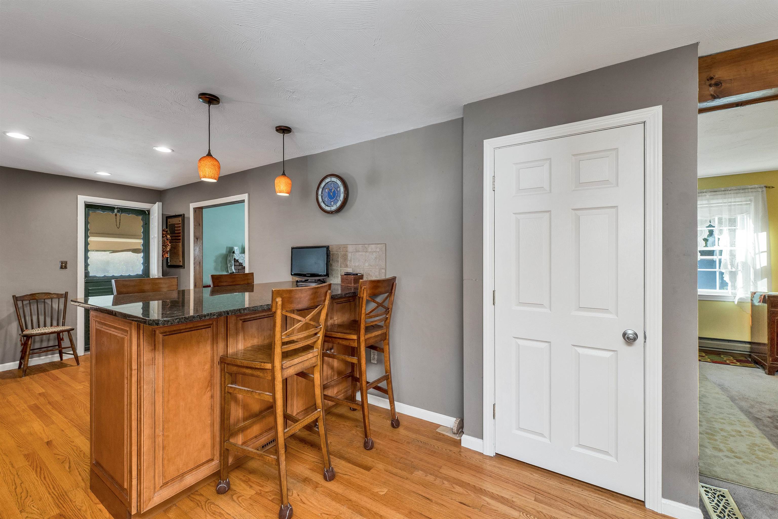 48 Londonderry Road Windham, NH 03087 - Photo 9 of 31