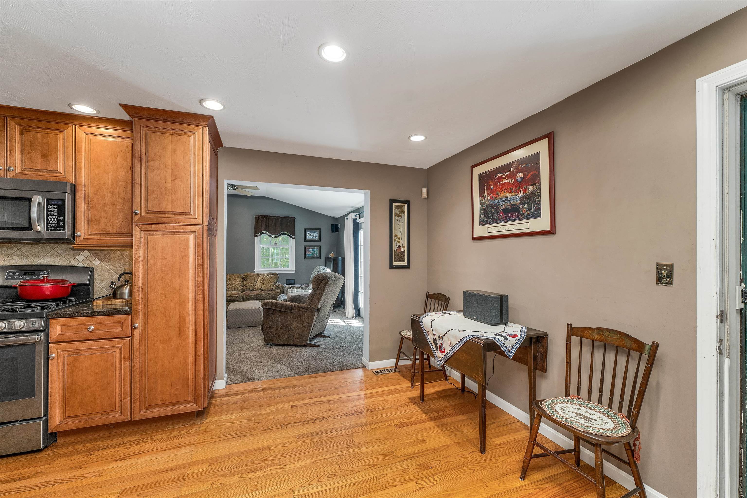 48 Londonderry Road Windham, NH 03087 - Photo 10 of 31