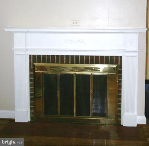 9118 Riggs Road Adelphi, MD 20783 - Photo 14 of 27 Living Room