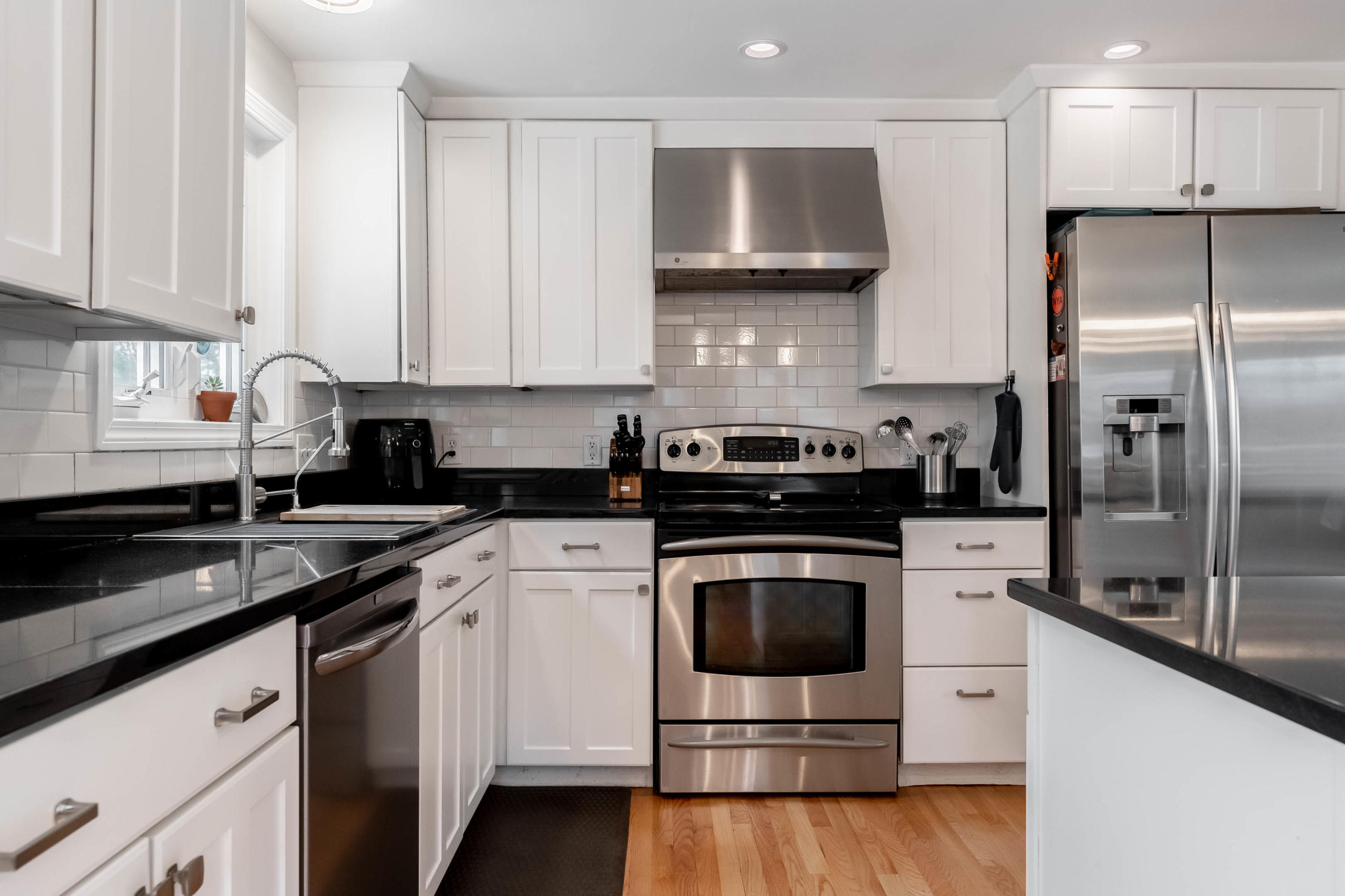17 Star Road Cape Elizabeth, ME 04107 - Photo 7 of 51 17 Star Road_Kitchen