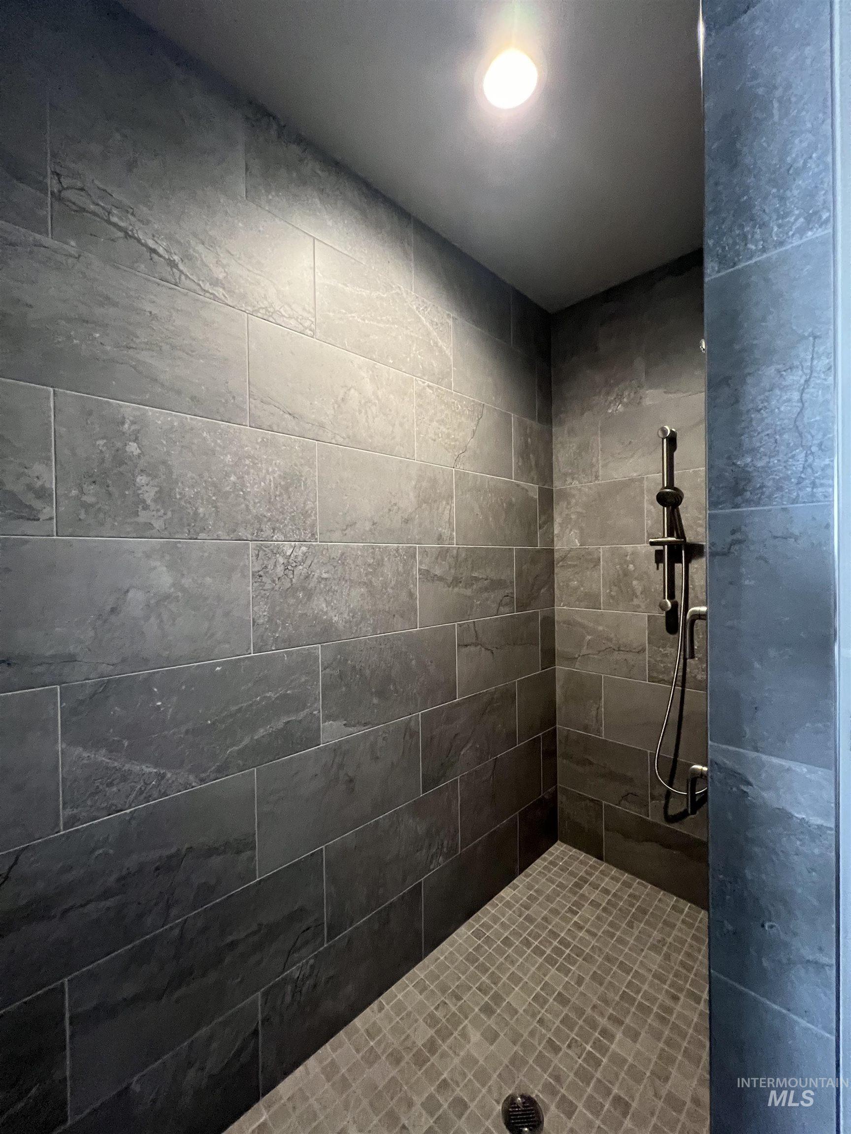 1171 West Recess Way Kuna, ID 83634 - Photo 11 of 15 Bathroom featuring a tile shower
