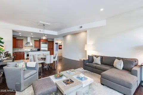 $895,000 | 8 Biltmore Estate, Unit 114, Phoenix, AZ 85016
