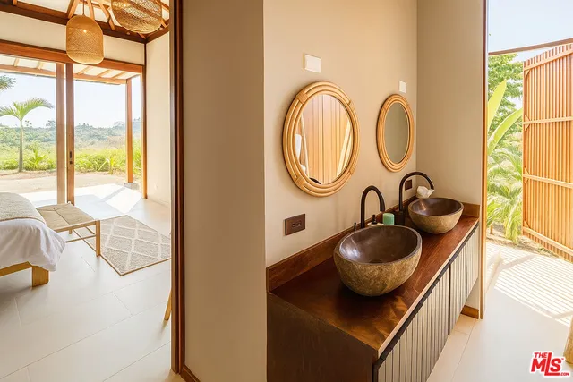 $2,900,000 | 0 Mal Pais Santa Teresa Costa Rica Other Xx 60111, Clare, XX 60111