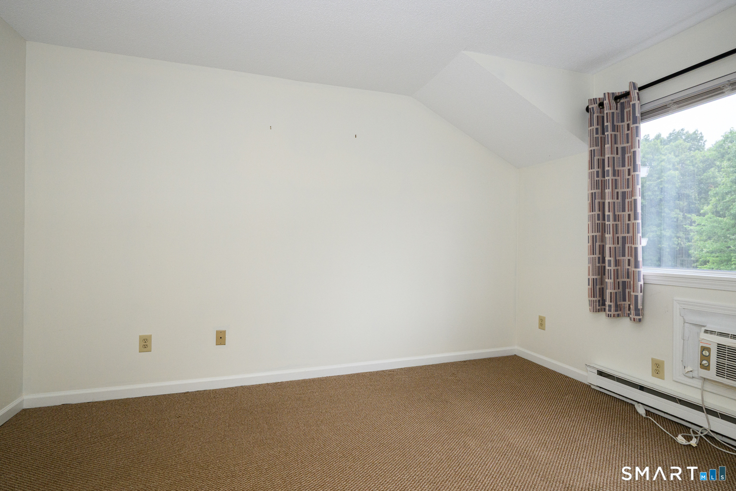 925 Oronoke Road Waterbury, CT 06708 - Photo 19 of 33
