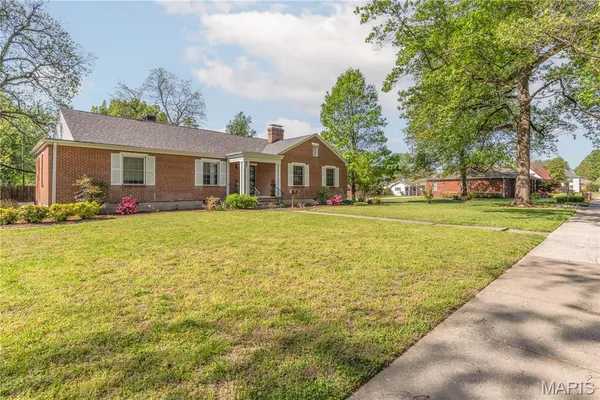 $179,900 | 501 East Commercial Street, Charleston, MO 63834