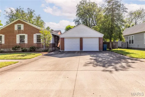 $179,900 | 501 East Commercial Street, Charleston, MO 63834
