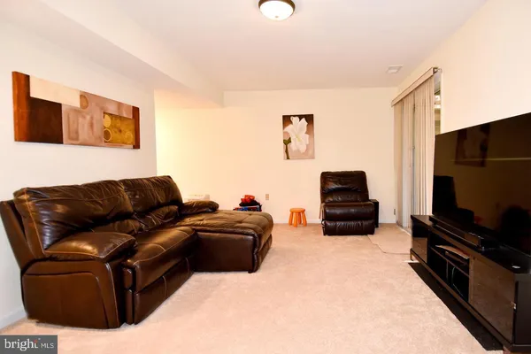 $4,000 | 5449 Grove Ridge Way, Unit 116, North Bethesda, MD 20852