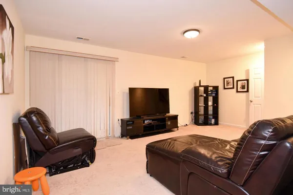 $4,000 | 5449 Grove Ridge Way, Unit 116, North Bethesda, MD 20852