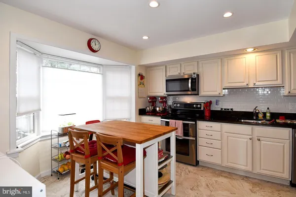 $4,000 | 5449 Grove Ridge Way, Unit 116, North Bethesda, MD 20852