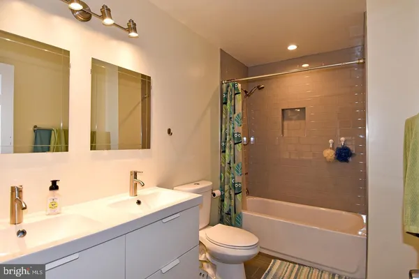 $4,000 | 5449 Grove Ridge Way, Unit 116, North Bethesda, MD 20852