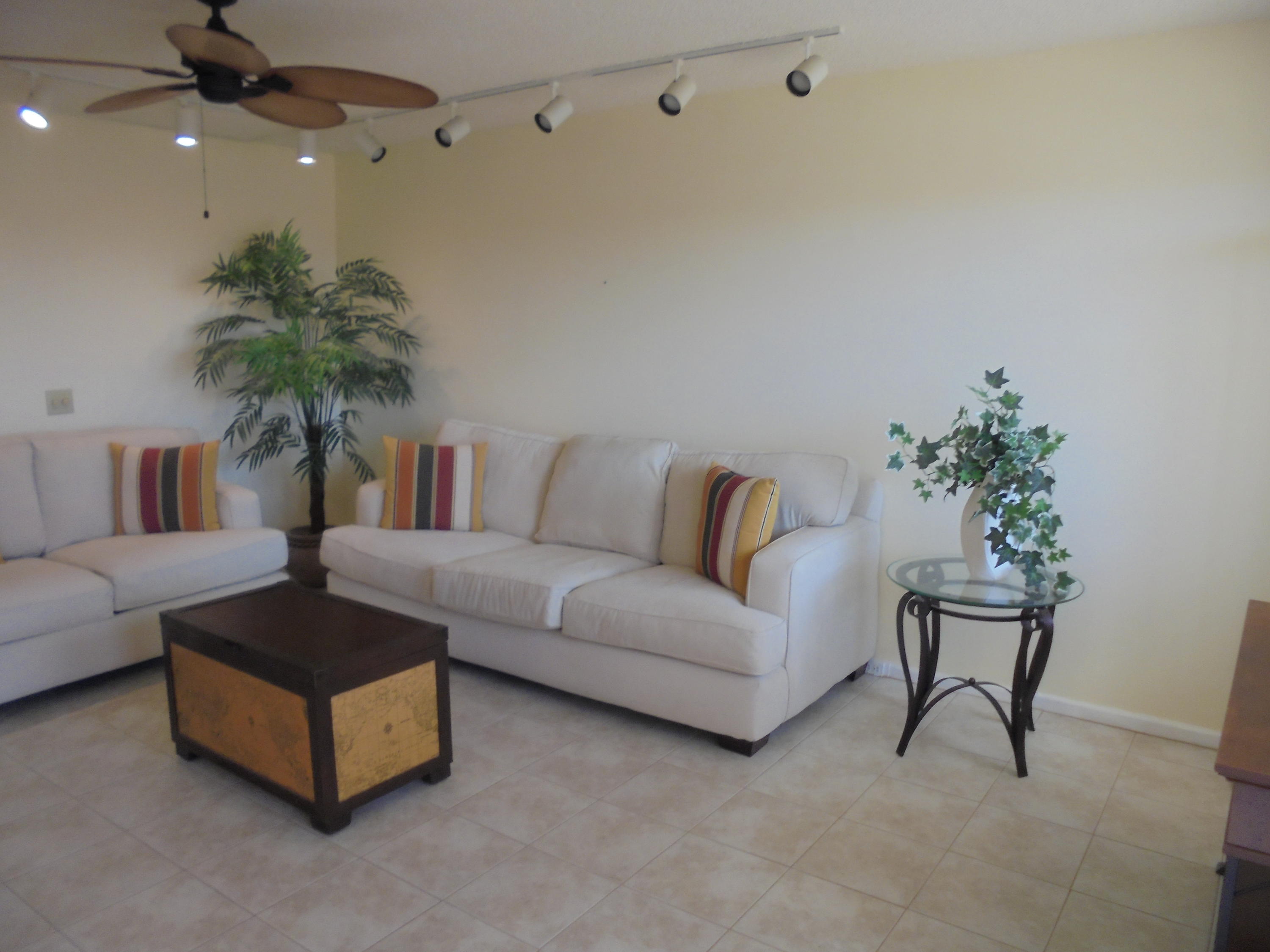 4064 Wolverton East, Unit 4064D Boca Raton, FL 33434 - Photo 4 of 22 023