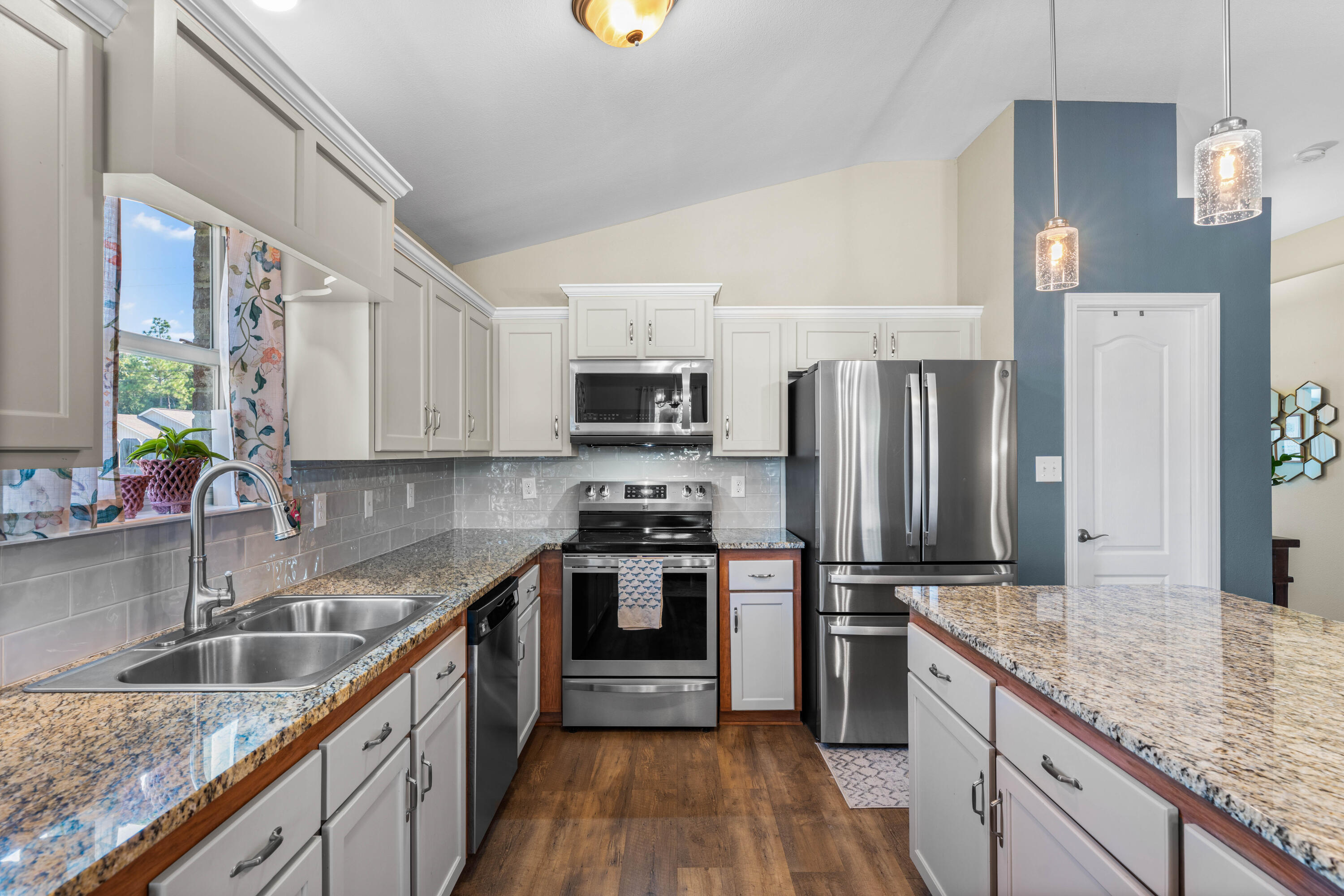 2423 Raider Lane Navarre, FL 32566 - Photo 8 of 27 j832p6p3edqk4w6ex7wvd49mf2i