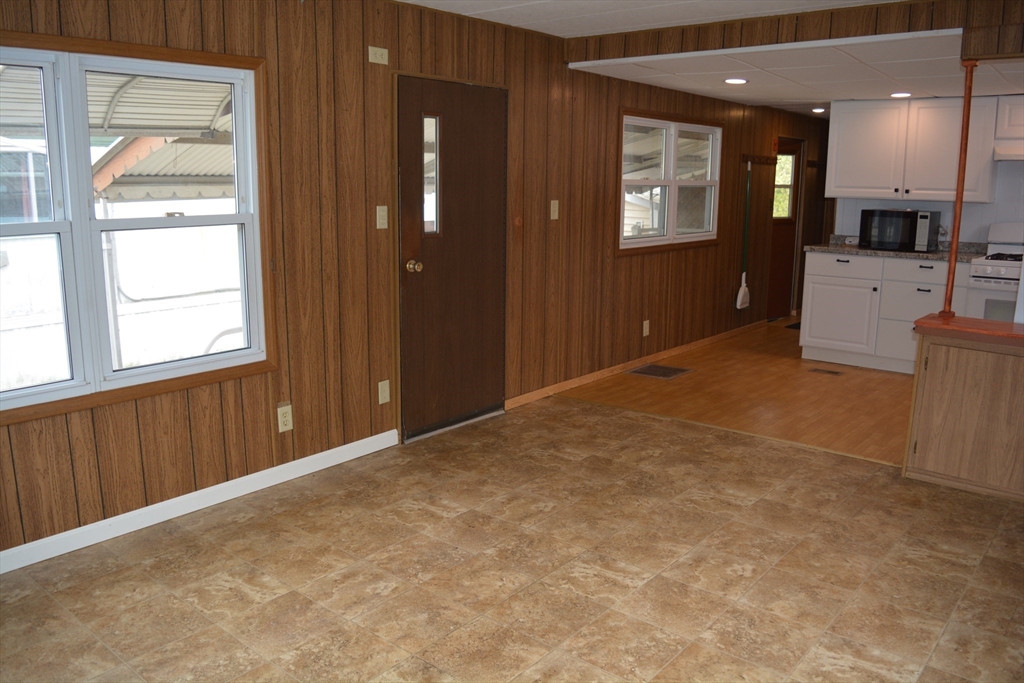 189 Springfield Road, Unit 13 Westfield, MA 01085 - Photo 16 of 31