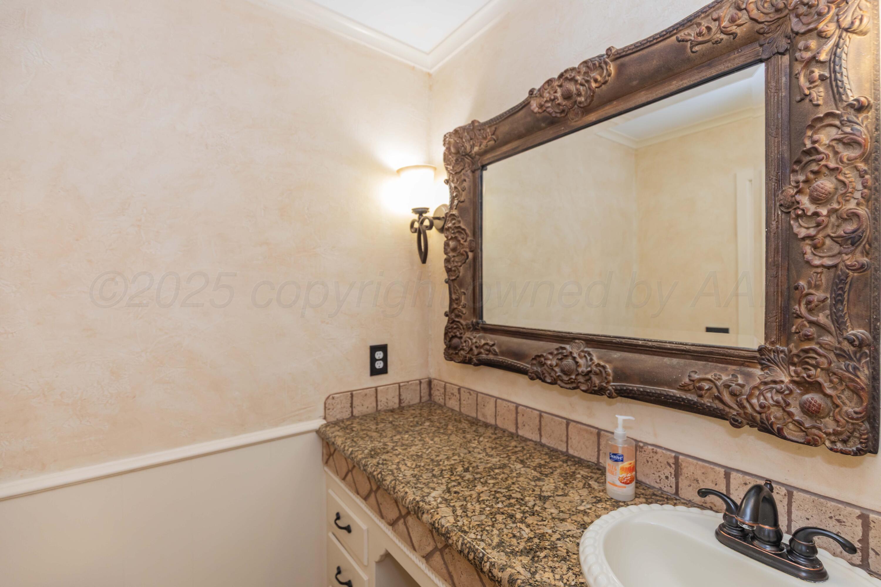 6019 Jameson Road Amarillo, TX 79106 - Photo 21 of 52 BATHROOM 3