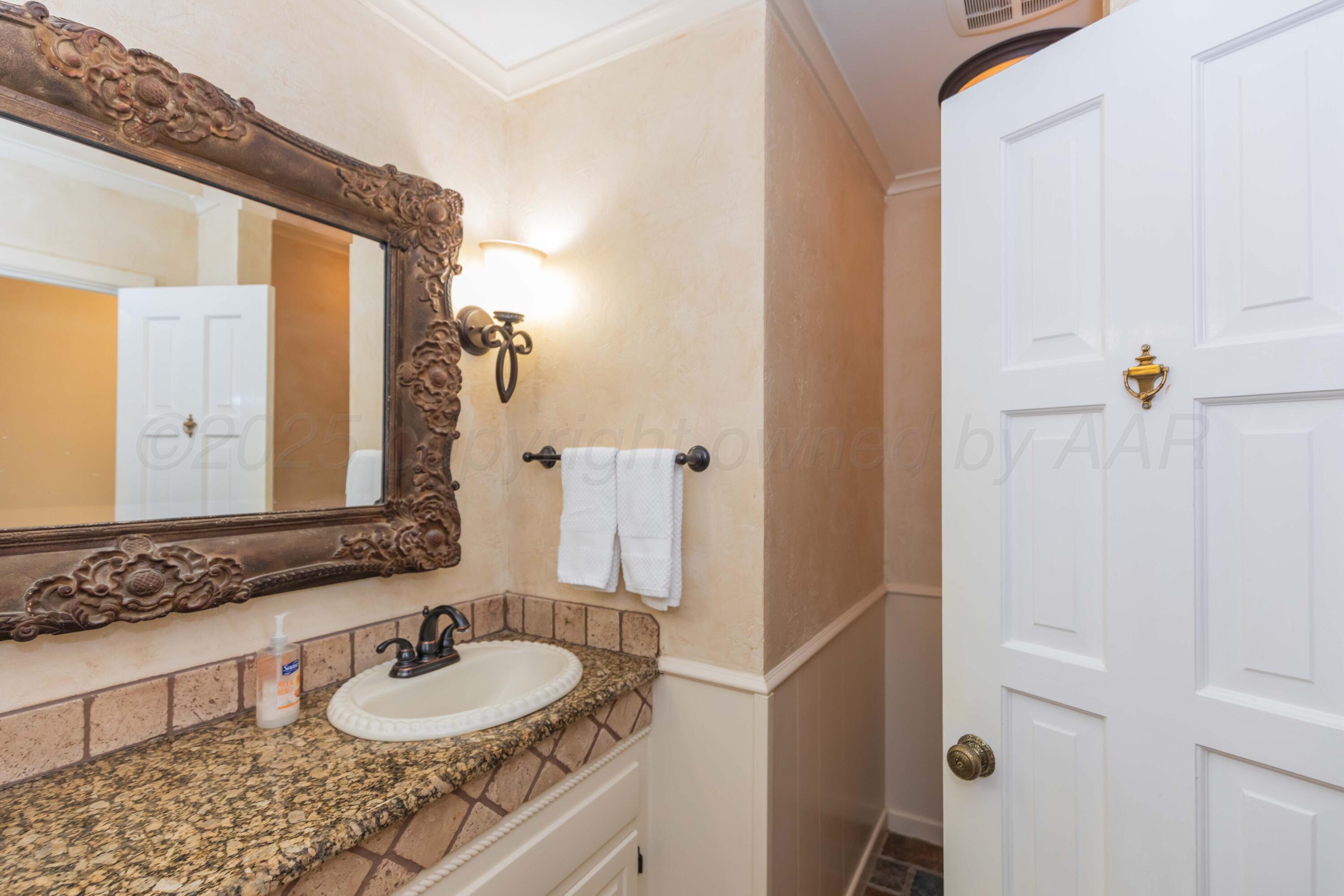6019 Jameson Road Amarillo, TX 79106 - Photo 46 of 52 BATHROOM 3 VIEW 1