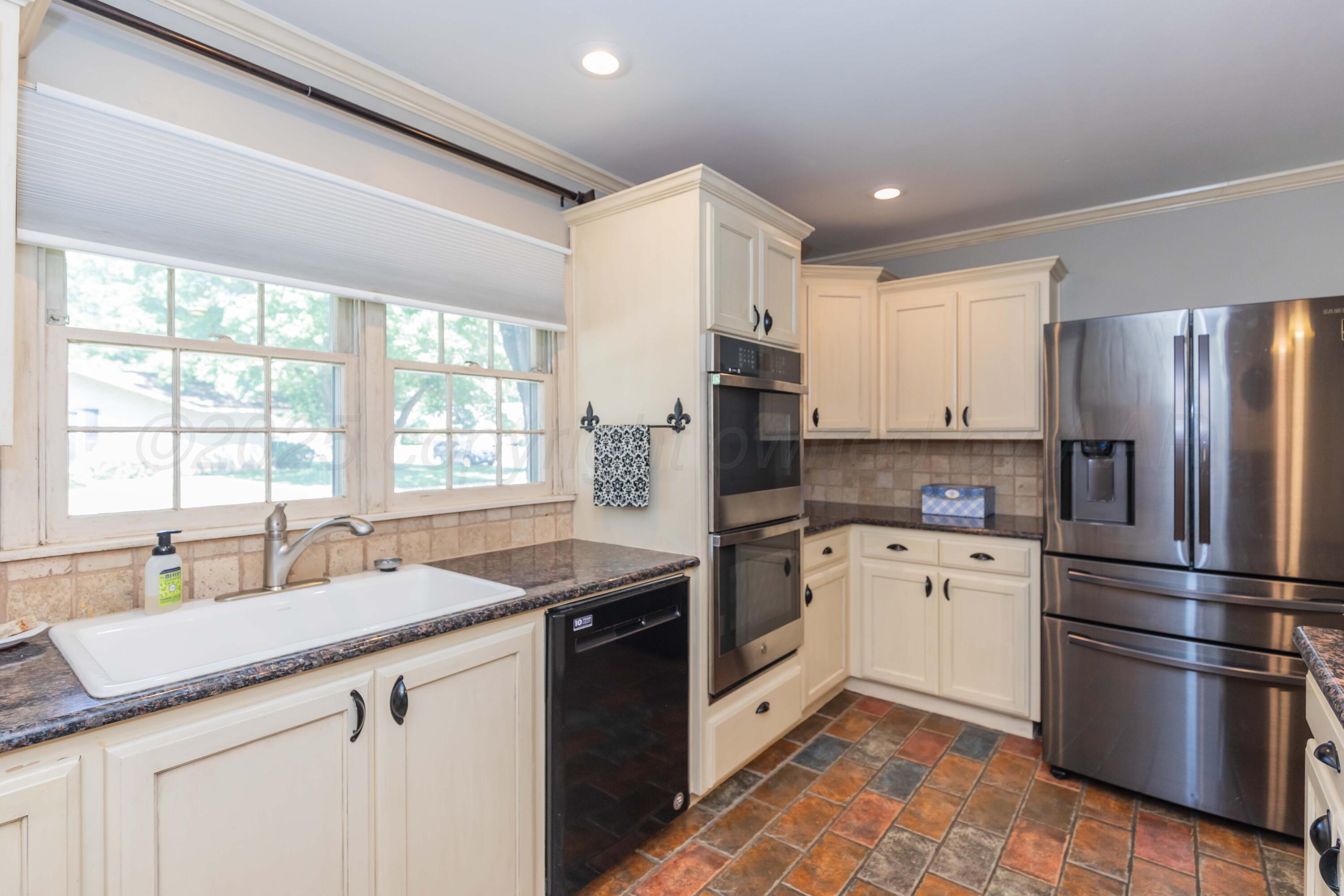 6019 Jameson Road Amarillo, TX 79106 - Photo 5 of 52 KITCHEN VIEW 2