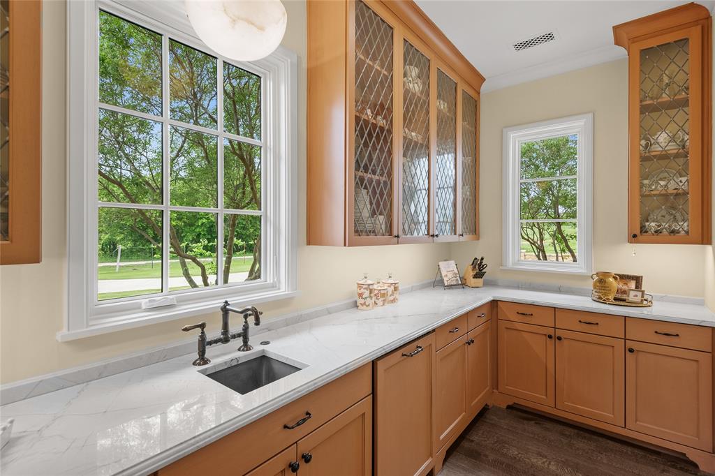 4101 Howard Road Waxahachie, TX 75165 - Photo 13 of 40 Butler's Pantry
