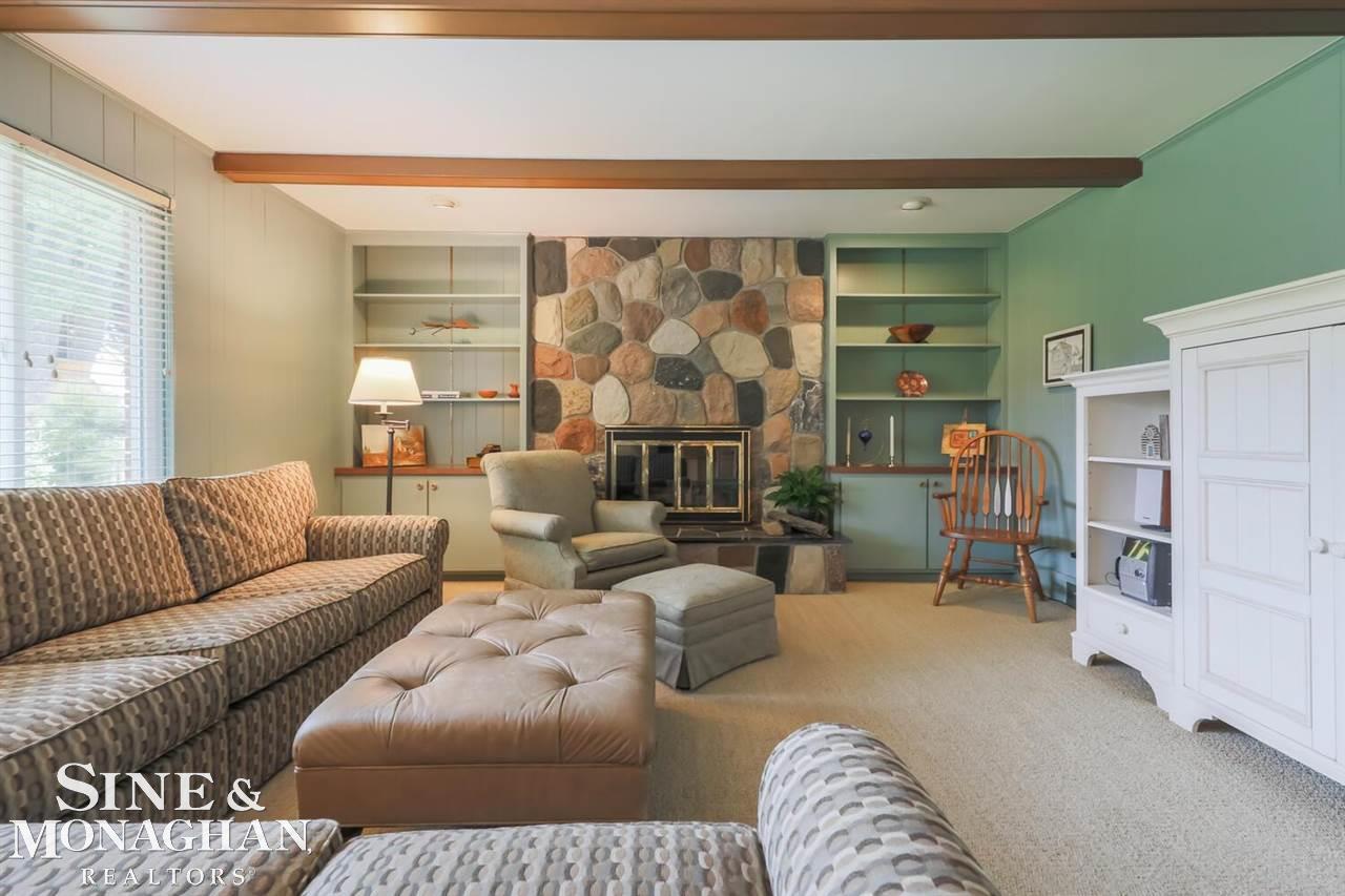 21441 River Road Grosse Pointe, MI 48236 - Photo 24 of 45 Family Room