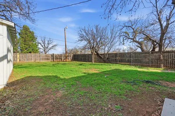 $1,900 | 242 College Drive, Abilene, TX 79601