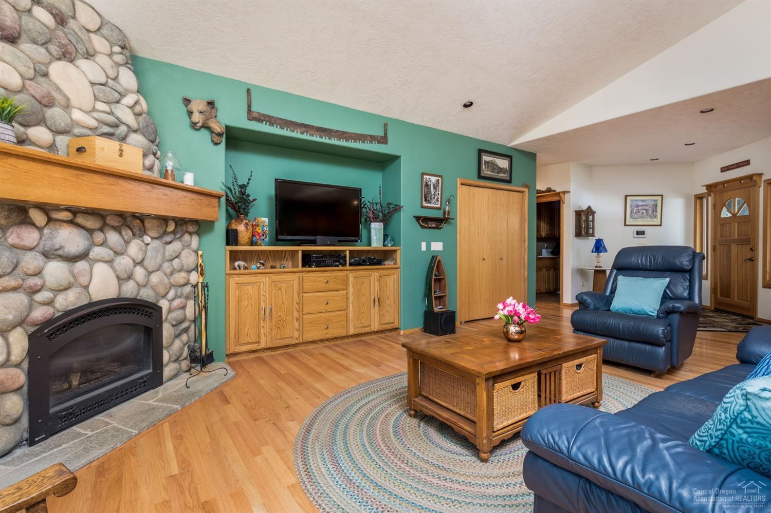 16935 Covina Road Bend, OR 97707 - Photo 3 of 24 Spacious common areas are the heart of t