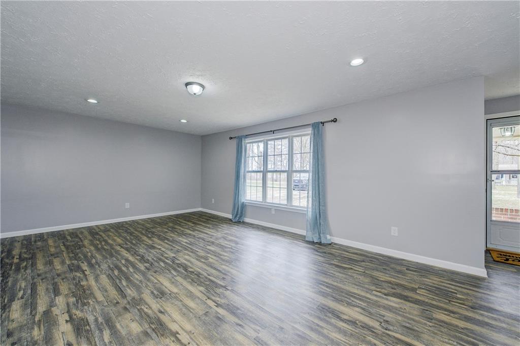 14501 South Jonesville Road Columbus, IN 47201 - Photo 4 of 26 Gallery Image 4