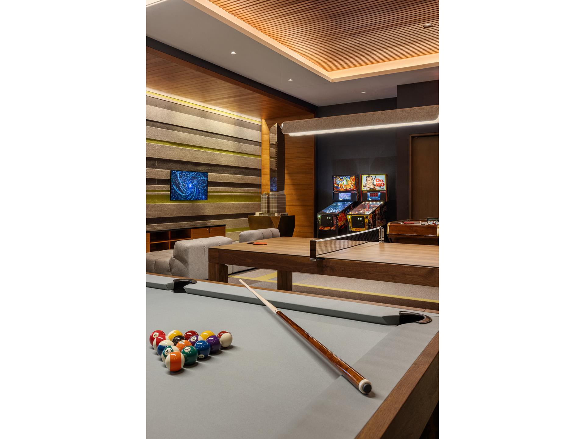 50 West 66th Street, Unit 9C Manhattan, NY 10023 - Photo 8 of 33 a view of a living room