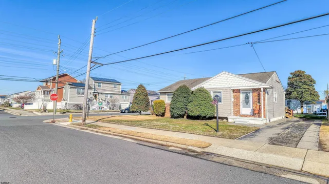 a view of a house with a entertaining space