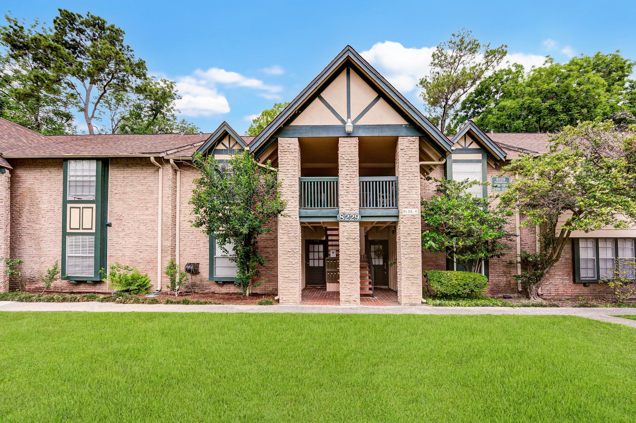 8229 Kingsbrook Road, Unit 229 Houston, TX 77024 - Photo 1 of 50 Front View of Property