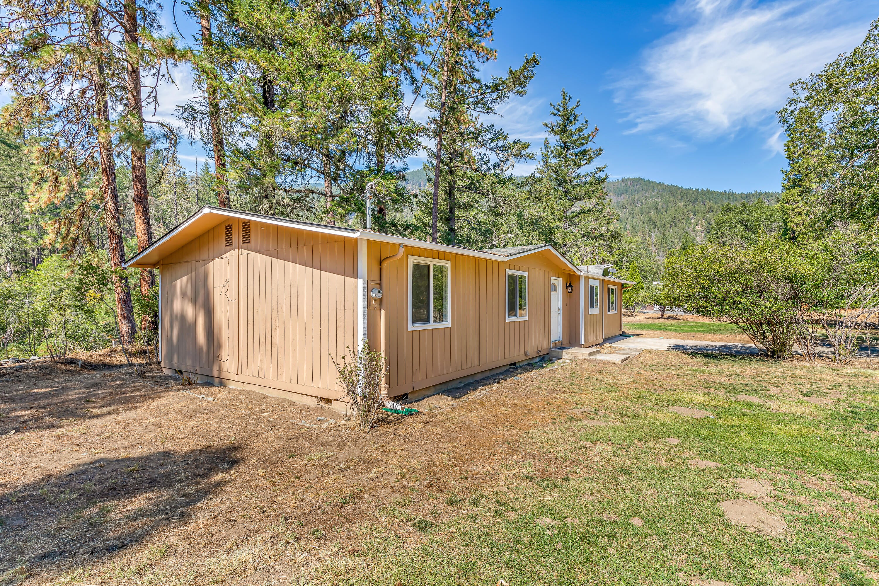 14350 Upper Applegate Road Jacksonville, OR 97530 - Photo 38 of 43 26
