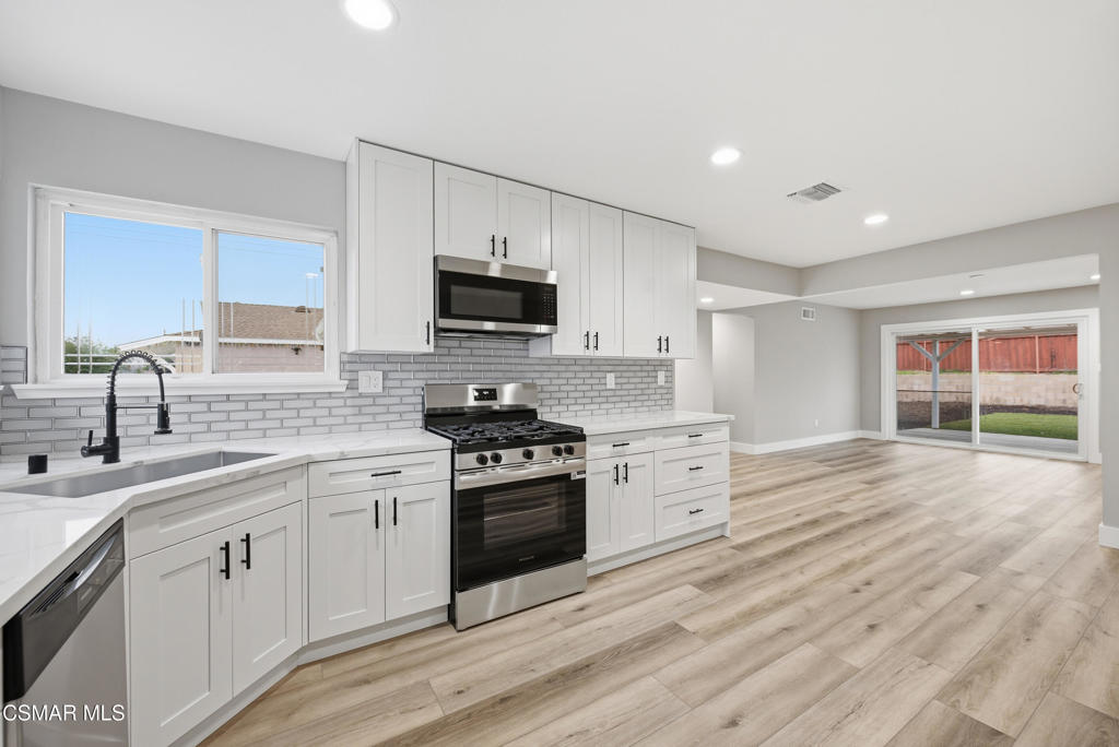 4537 Bidwell Street Simi Valley, CA 93063 - Photo 4 of 32